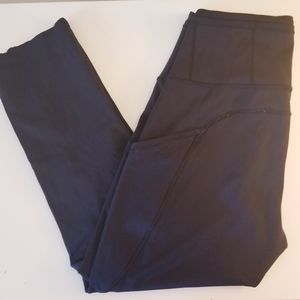 Lululemon black cropped leggings